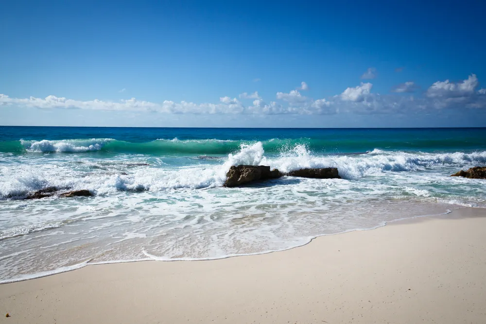 1220771-paradisebeach.jpg