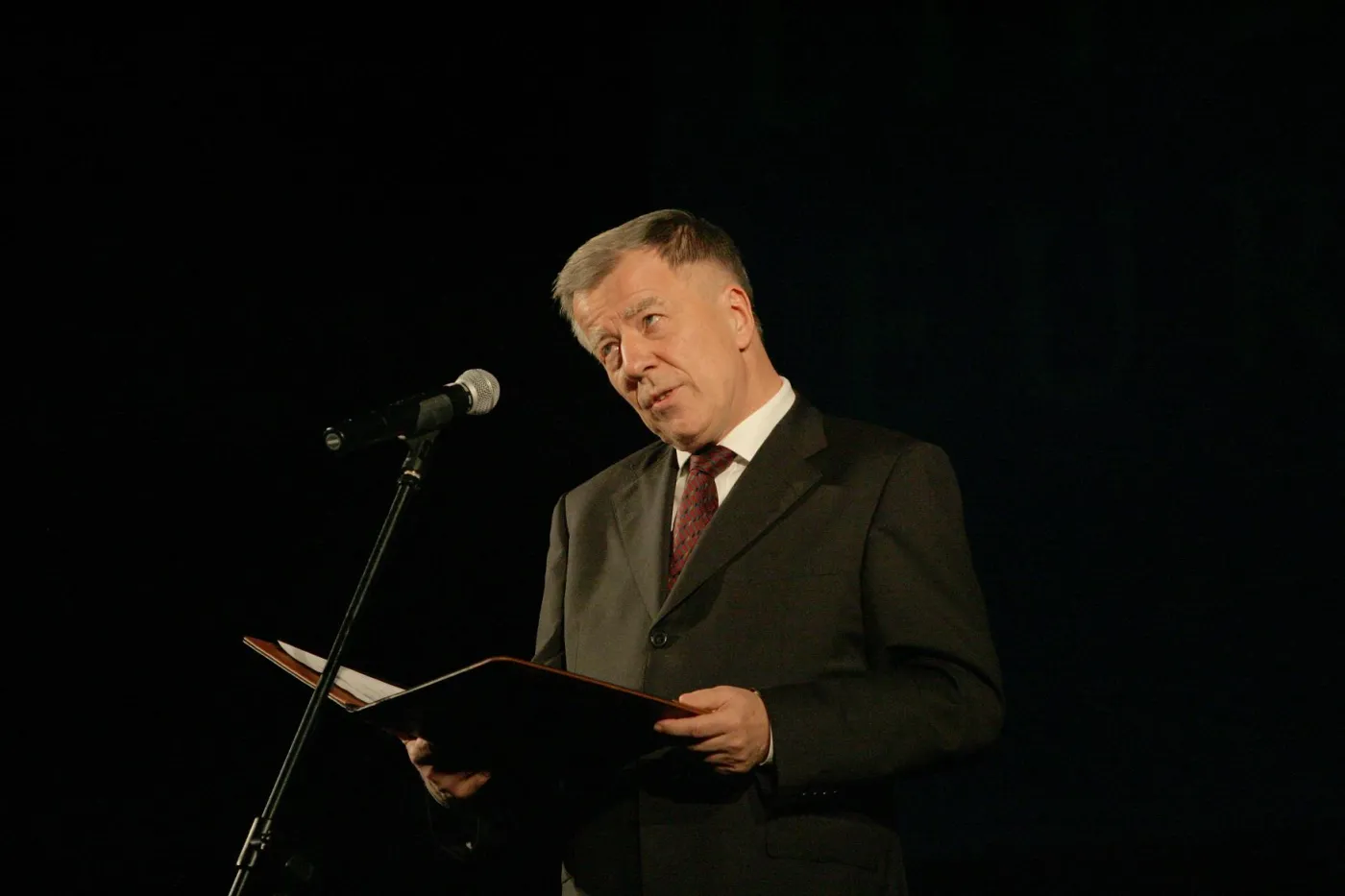 Program prof. Miodka znika z TVP. Widzowie: Ale na głupie seriale kasę mają!!!