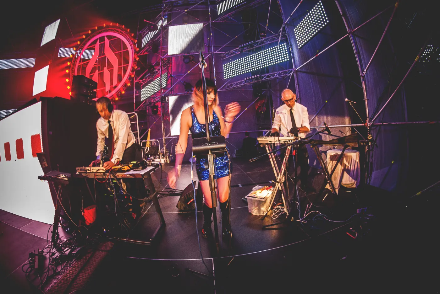 Niespodzianka od mistrzów electro-industrialu. Koncert Das Moon w warszawskiej Hydrozagadce
