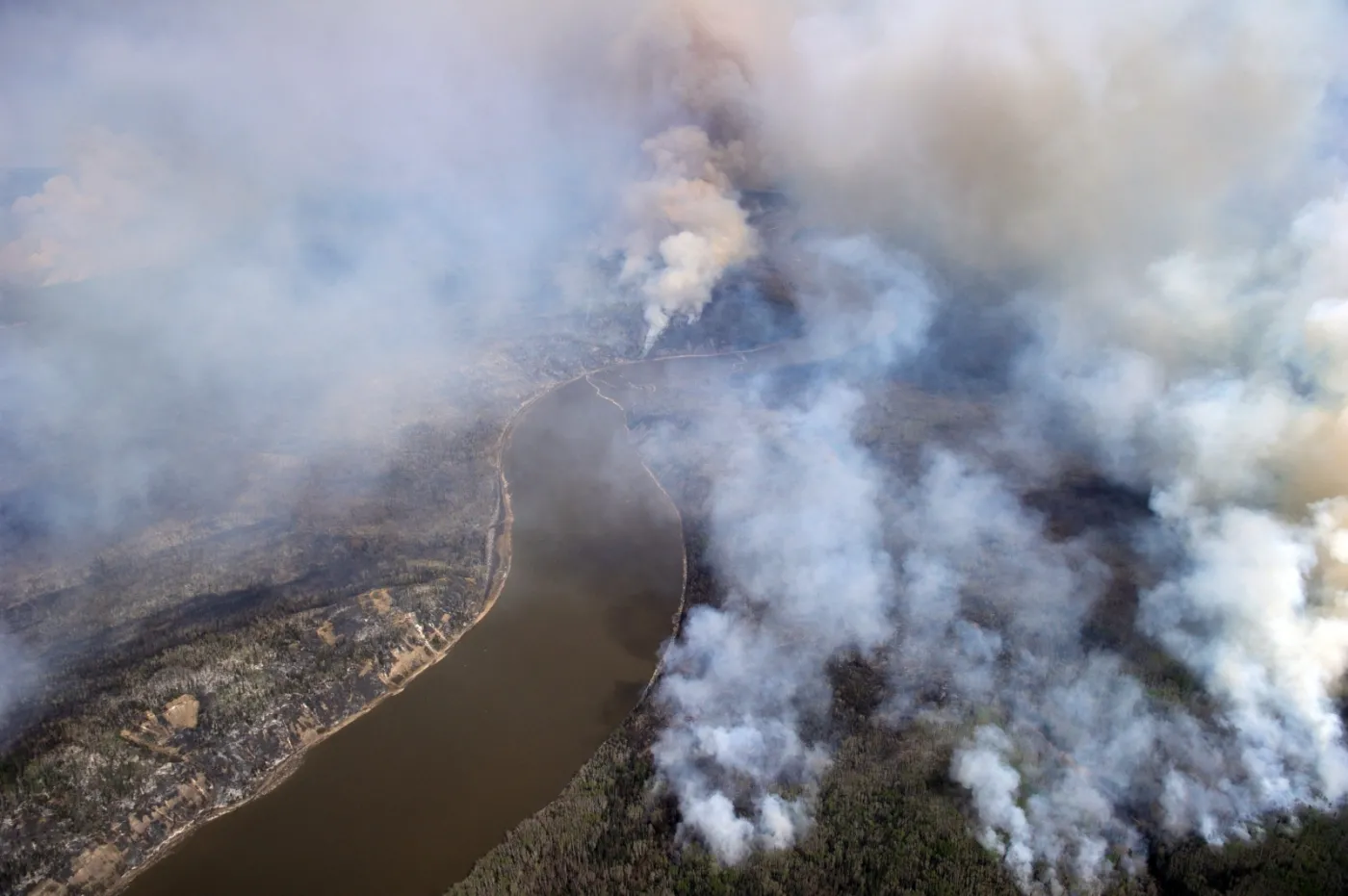 Pożary w Albercie: Ewakuowano mieszkańców Fort McMurray, centrum produkcji ropy z roponośnych piasków