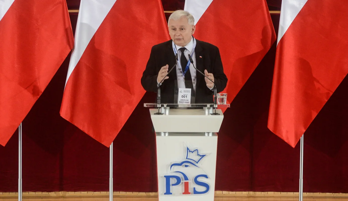 PiS na nowo definiuje postkomunizm. I wskrzesza mentalność, która przesuwa Polskę na Wschód