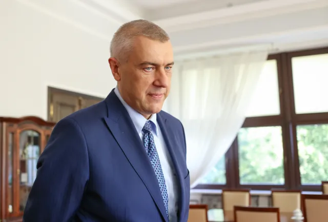 Giertych: Z winy Macierewicza pamięć o ofiarach katastrofy smoleńskiej przeradza się w groteskę