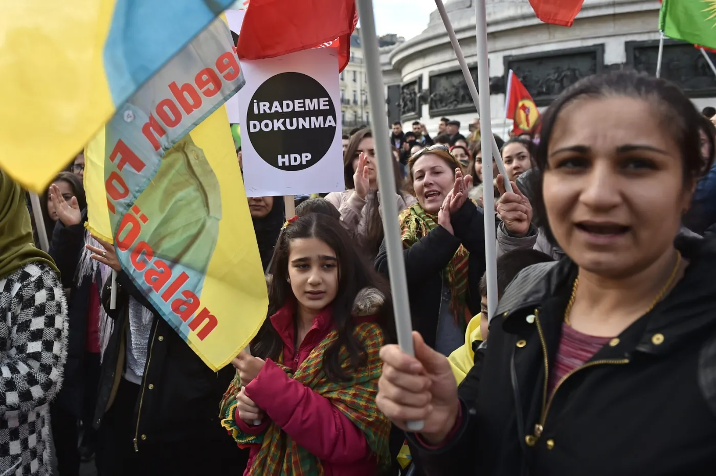 Paryż: Wielka demonstracja przeciwko działaniom władz tureckich
