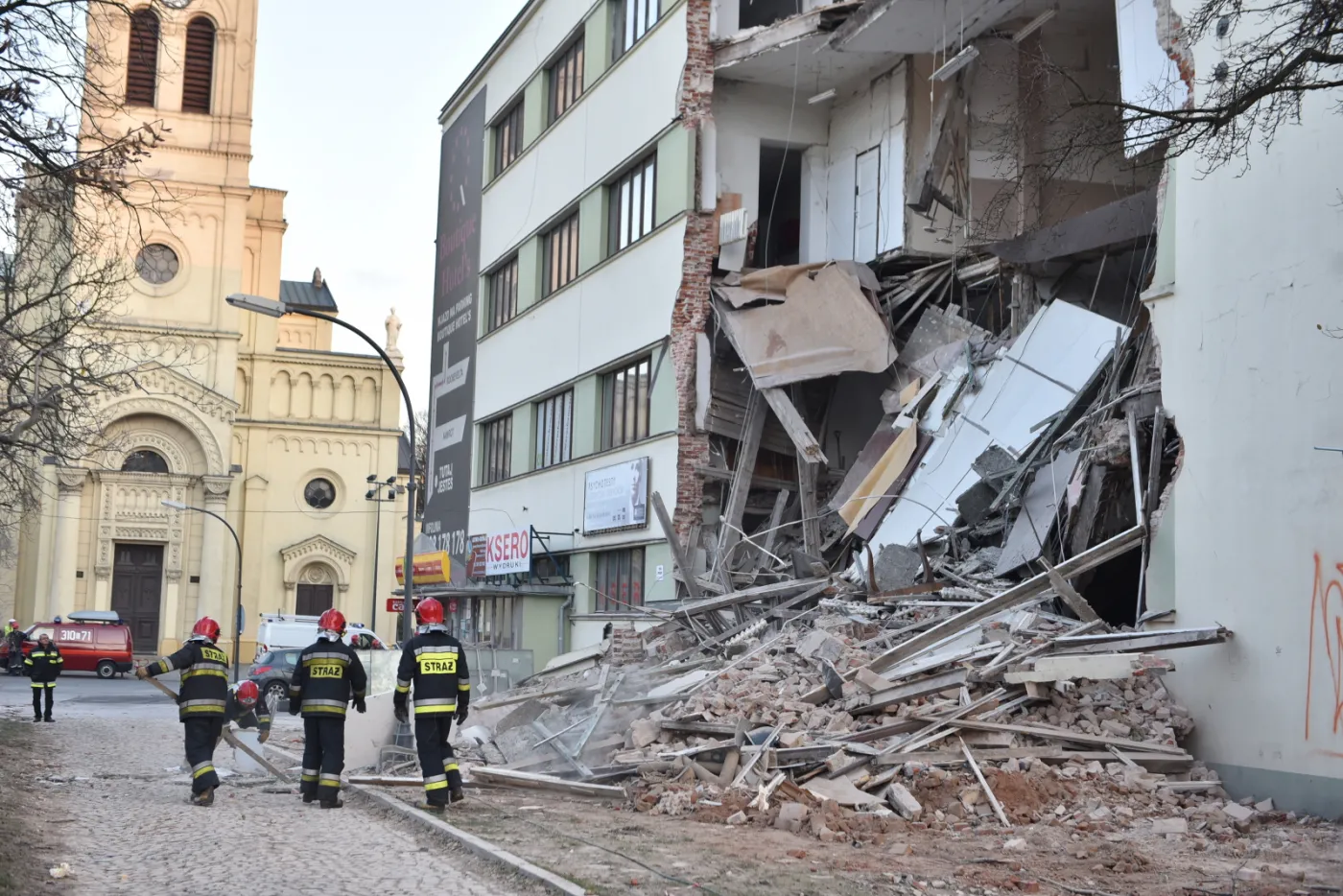 Łódź: Runęła część kamienicy
