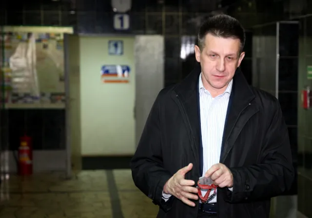 Jan Bury usłyszał zarzuty. Chodzi m. in. o wpływanie na konkursy w NIK