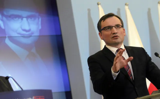 Są zarzuty dla zatrzymanych ośmiu osób ws. reprywatyzacji w stolicy