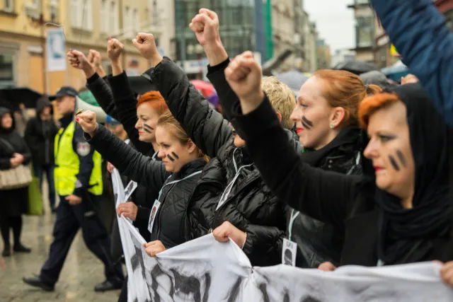 PO: PiS kontynuuje walkę z kobietami. Karanie nauczycielek jest absurdalne