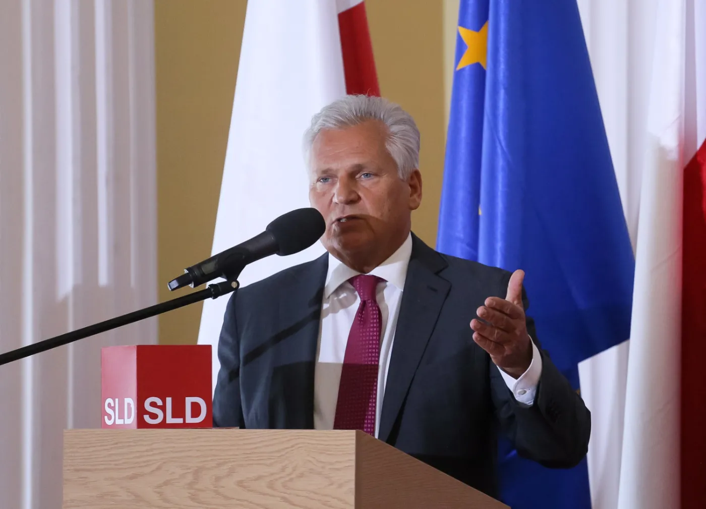 Kwaśniewski i Cimoszewicz: Obecna konstytucja się sprawdziła. Zmiany niepotrzebne