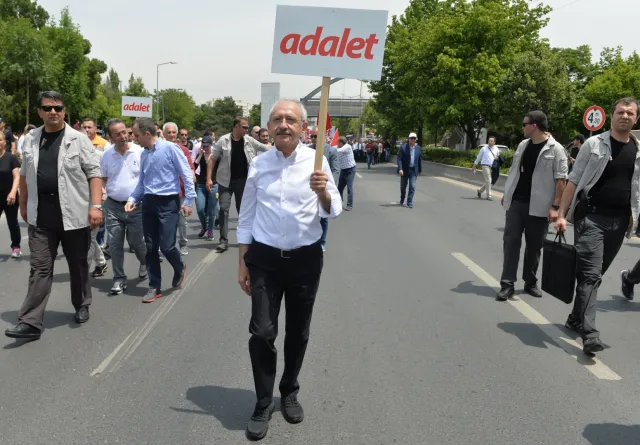 Turcja: Protesty przeciwko karze więzienia dla wiceszefa opozycyjnej partii