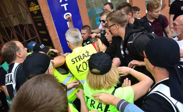 Młodzież Wszechpolska o zajściu w Radomiu: Nasi działacze bronili osobę zaatakowaną przez KOD
