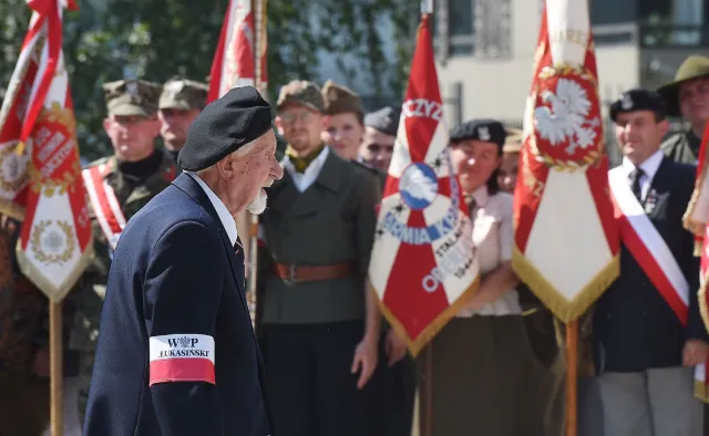 Rocznica wybuchu Powstania Warszawskiego: Uroczystości przed pomnikiem Polskiego Państwa Podziemnego i AK