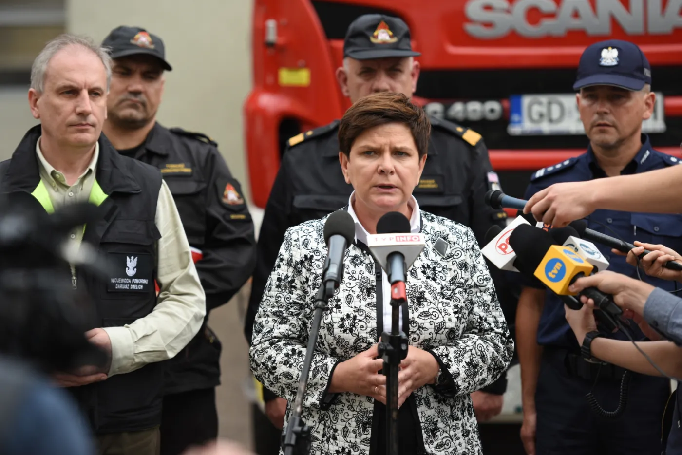 Premier: Do samorządów spływają środki na pomoc poszkodowanym w wyniku nawałnic