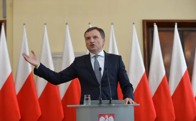 Prof. Królikowski: Prokurator generalny idzie na wojnę z prezydentem