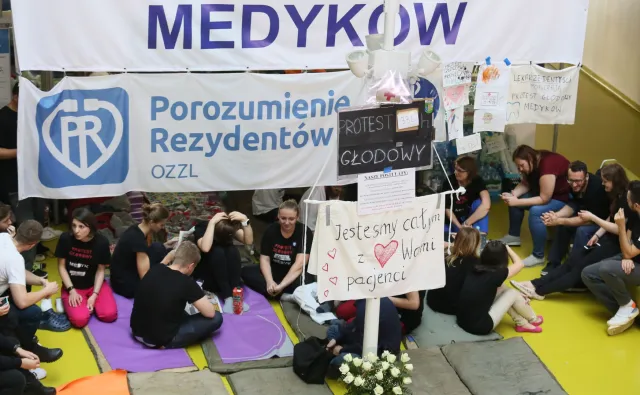 Rzeczniczka PiS: Zgadzamy się z rezydentami. Różnica dotyczy sposobu realizacji