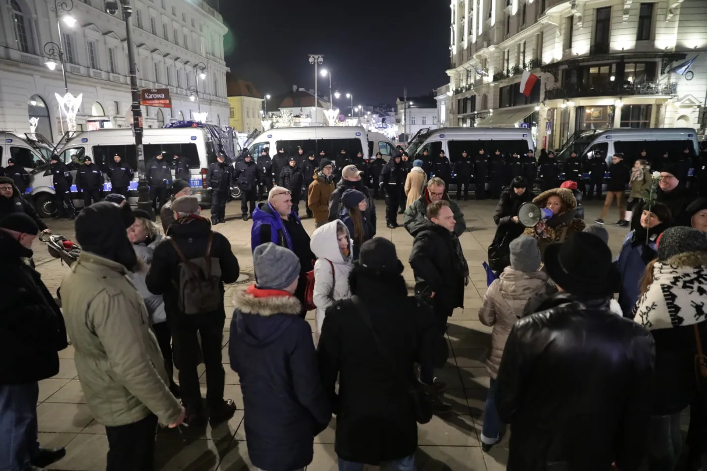 Marsz pamięci ofiar katastrofy smoleńskiej wyruszył w kierunku Pałacu Prezydenckiego