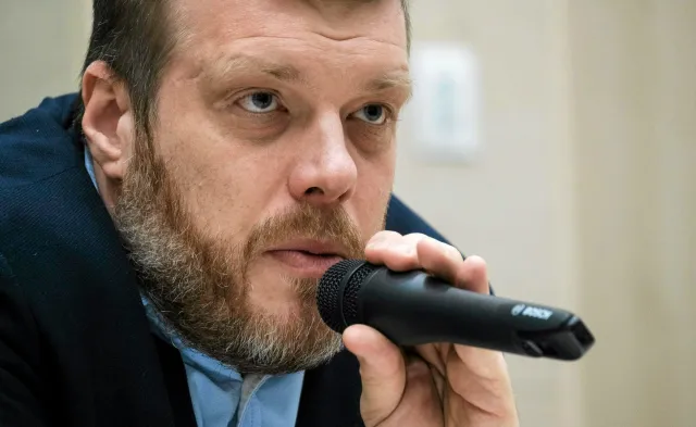 Partia Razem o głosowaniu ws. aborcji. "Wyjęli karty? Niech złożą mandaty. Pobierają prawie 20 tys. zł miesięcznie"