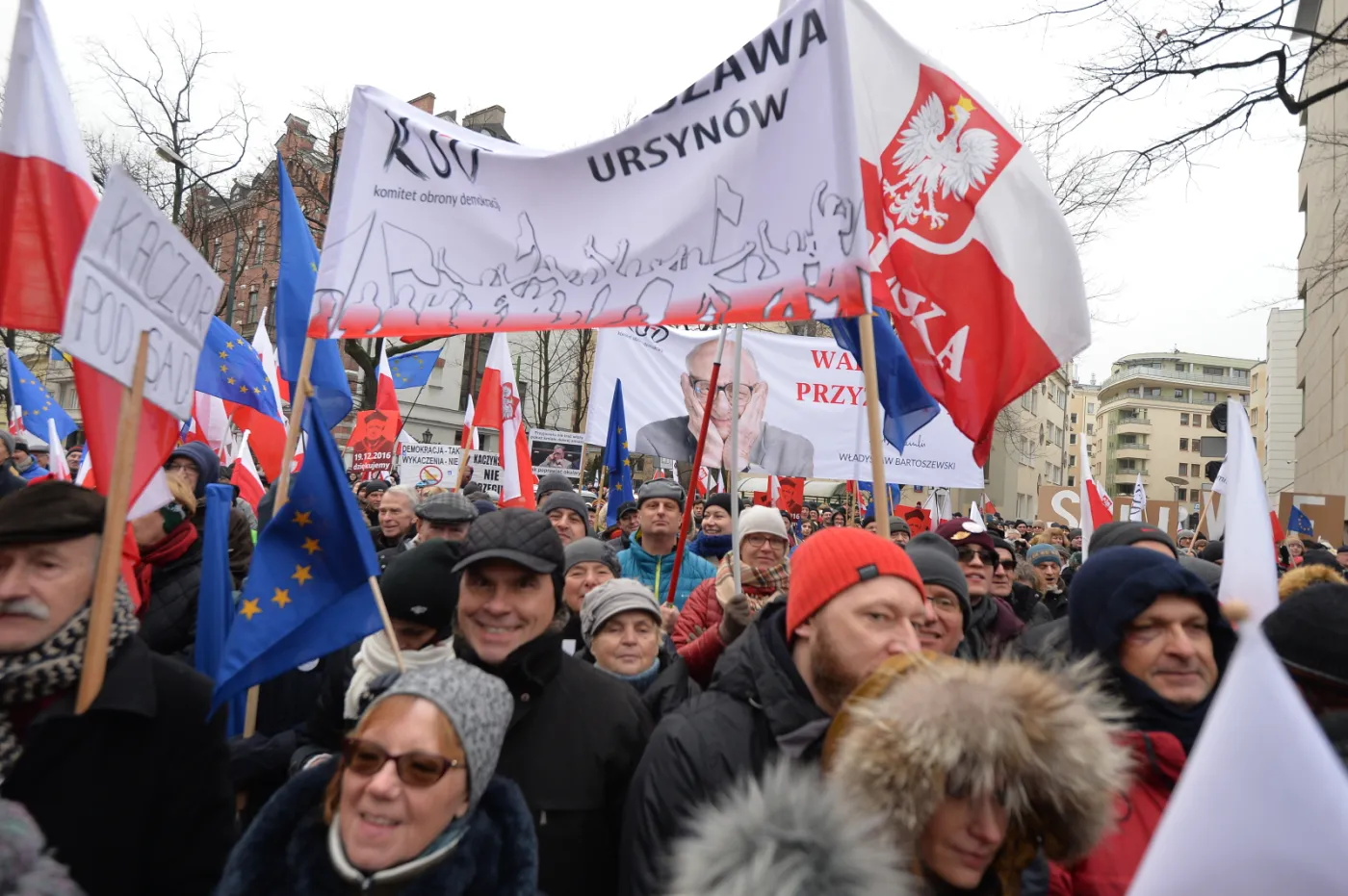 Wiec przed TK: "Nie oddamy demokracji", "PiS to tchórze" [ZDJĘCIA]