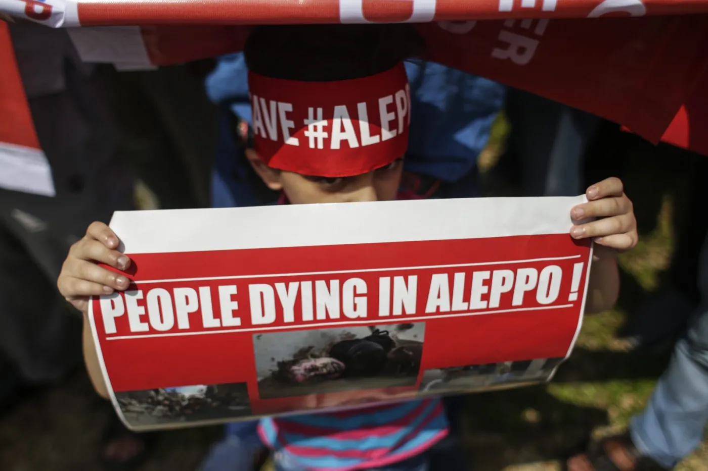 Szef dyplomacji Turcji: Z Aleppo ewakuowano ok. 20 tys. osób