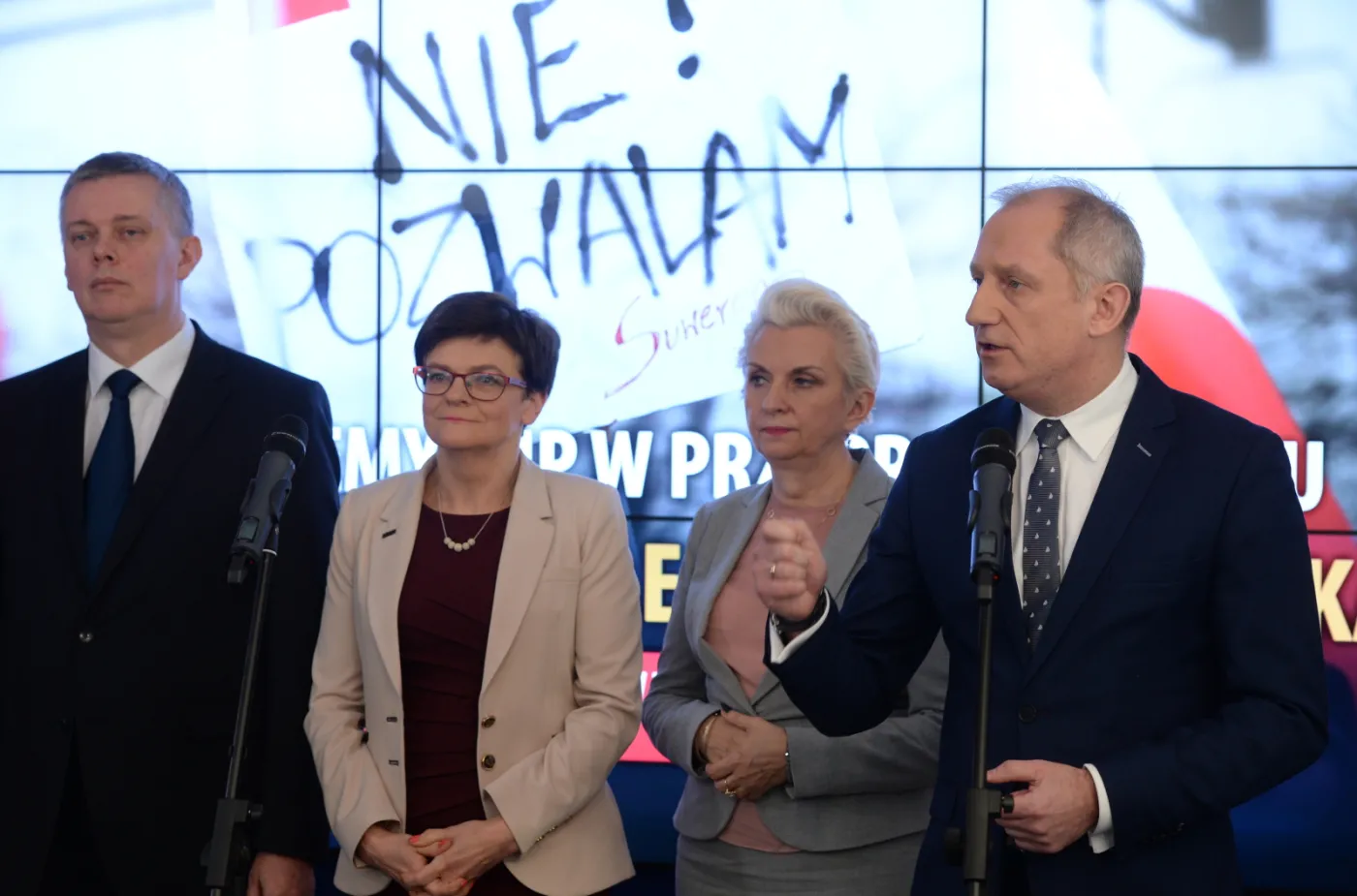 Reforma edukacji czeka na podpis prezydenta. Platforma apeluje o weto [WIDEO]