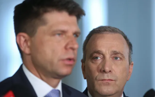Śmiech na wojnie, czyli kto kompromituje opozycję
