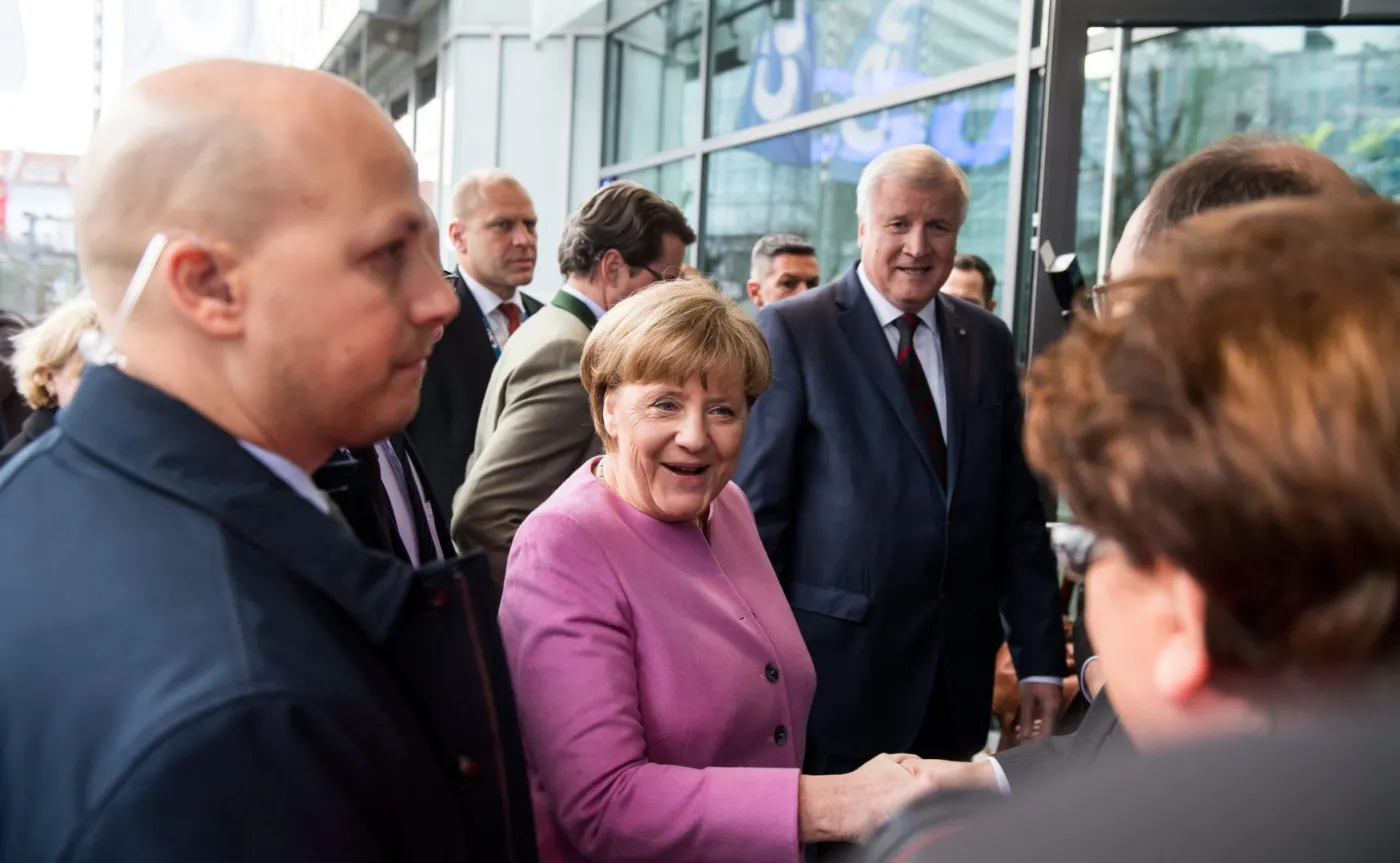 Spotkania z Merkel: Kaczyński w Bristolu, opozycją w ambasadzie