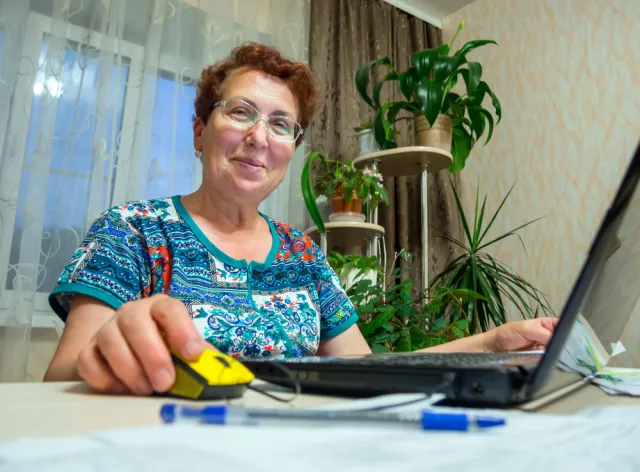 Pracownicy 50+ to osoby pełne potencjału. Warto go umiejętnie wykorzystać