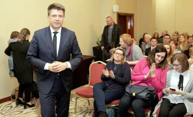 Petru: Trzeba odczarować temat przystąpienia Polski do strefy euro