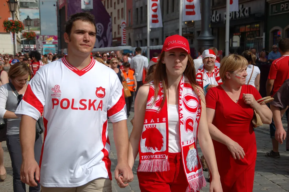 Żołnierz w szkole niemile widziany: Szkoły ograniczają noszenie odzieży patriotycznej