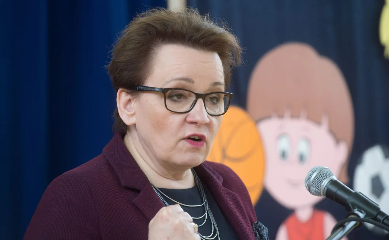 Zalewska: Wynagrodzenie nauczycieli wzrośnie o 15 proc. Unowocześniamy Kartę Nauczyciela