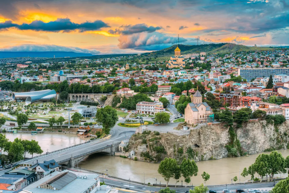 3261816-tblisi-gruzja.jpg