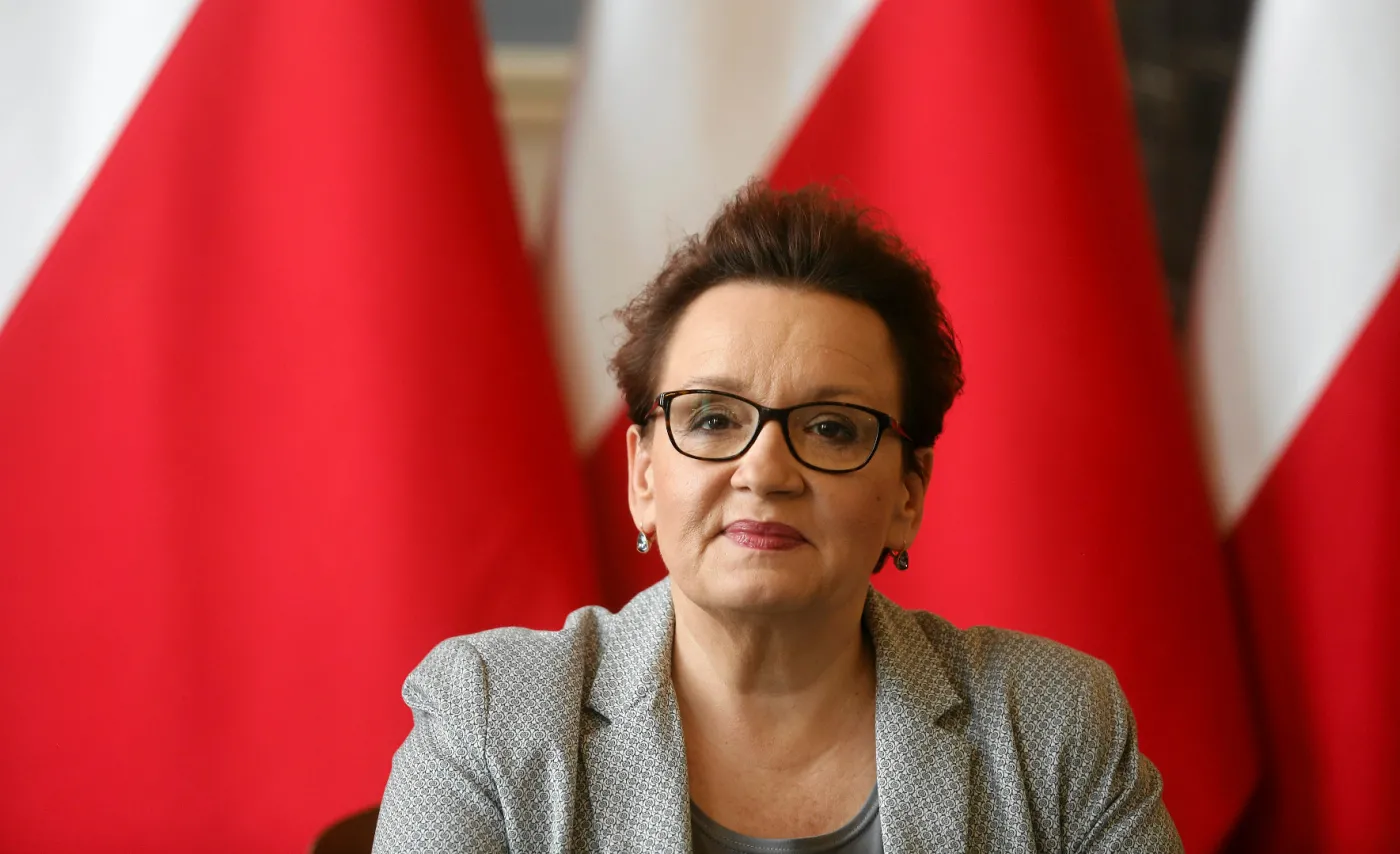 MEN o podwyżkach dla nauczycieli: Od kwietnia o 147 zł. Nie ma i nie było planów likwidacji dodatku wiejskiego