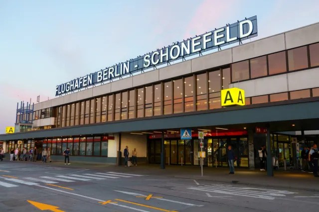Niemcy: Zaostrzone środki bezpieczeństwa na lotnisku Schoenefeld w Berlinie
