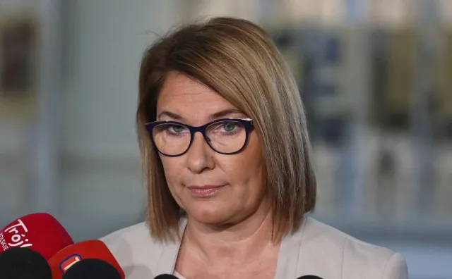 "Usunięcie seksisty z PO to za mało. Chamstwo legitymizował uśmiechem, uściskiem dłoni rzecznik PO Grabiec". Mazurek domaga się dymisji