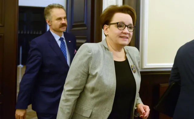 Zalewska: Przedstawiliśmy związkowcom kilka propozycji liczonych w setkach milionów złotych