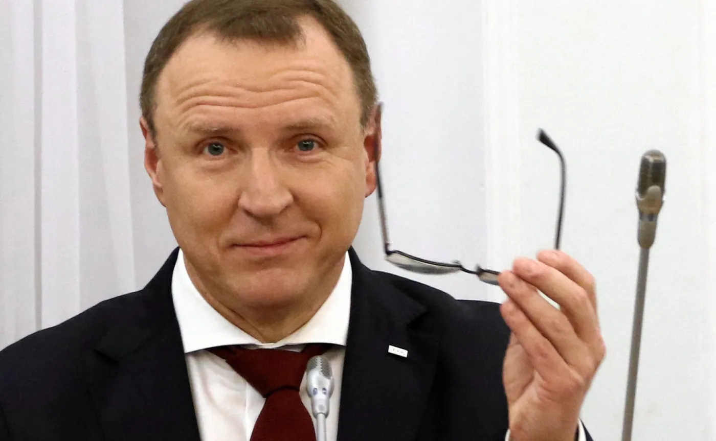 Polowanie na Kurskiego. Jak nie kijem go, to kasą