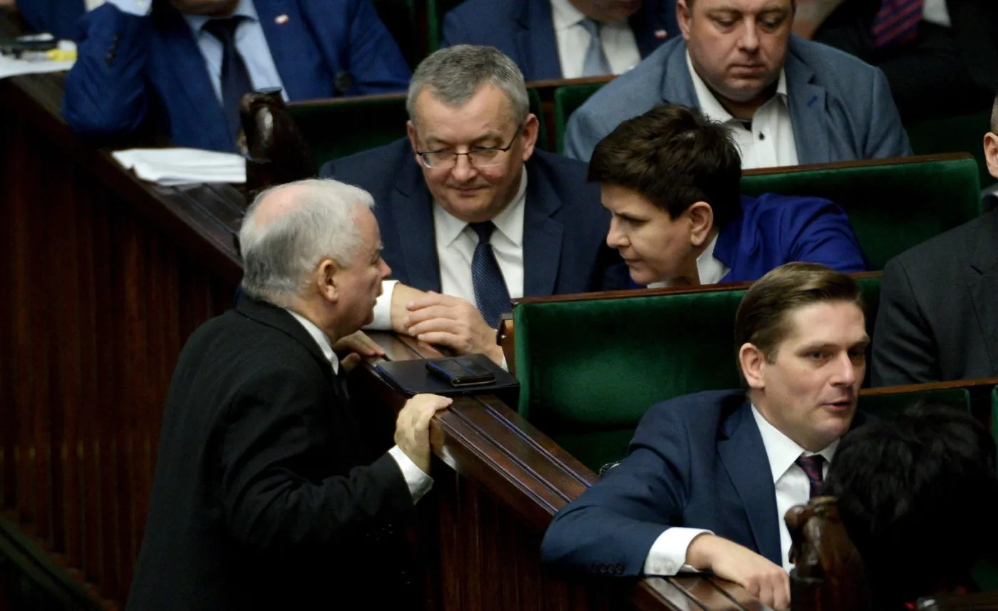 CBOS: 38 proc. Polaków popiera rząd, 47 proc. zadowolonych z premiera
