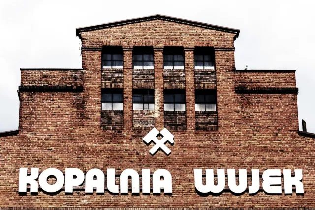 Pacyfikacja kopalni Wujek. Czołgi sforsowały mur i wkroczyło ZOMO