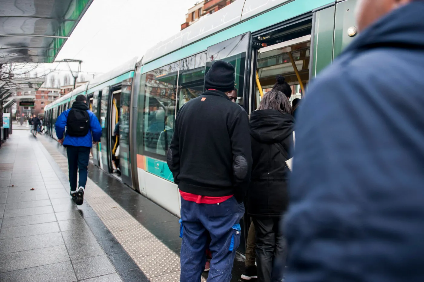 Strajk we Francji. Nie działa transport, nie pracują nauczyciele i lekarze