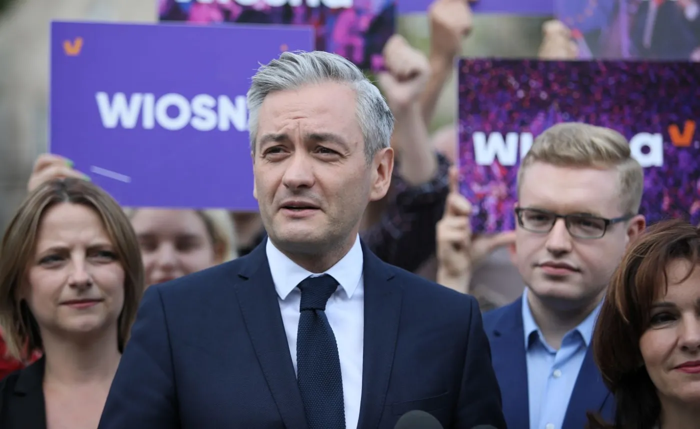 Biedroń o podpisaniu noweli ustaw sądowych: Konstytucja przegrała dziś z legitymacją partyjną