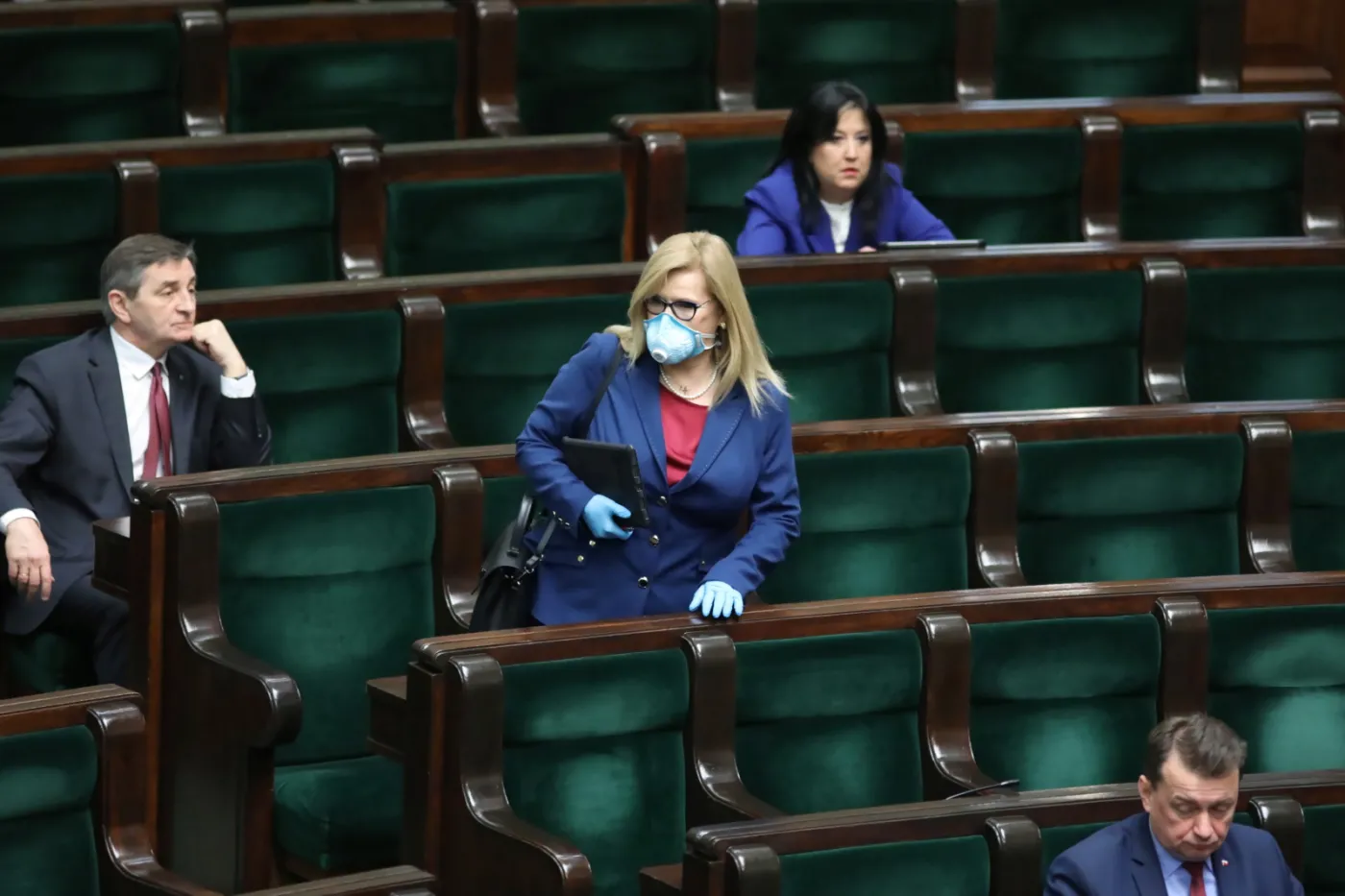 Koronawirus w Polsce. W trybie ad hoc: Budzimy się na kilka dni przed rozlaniem się epidemii i robimy wszystko na hurra