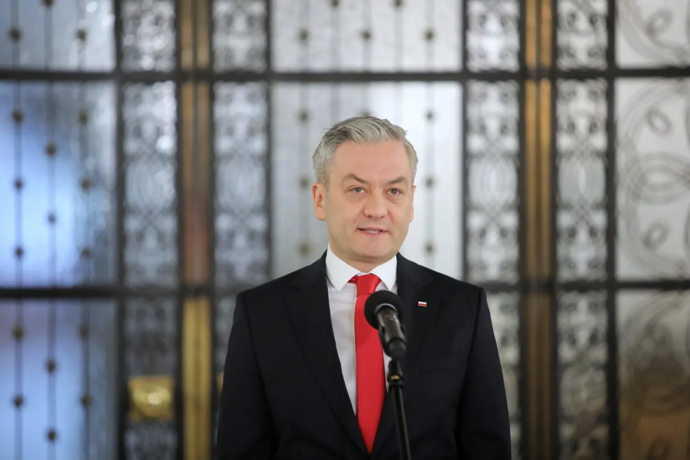 Biedroń: Przekażmy pieniądze na organizację wyborów na walkę z koronawirusem
