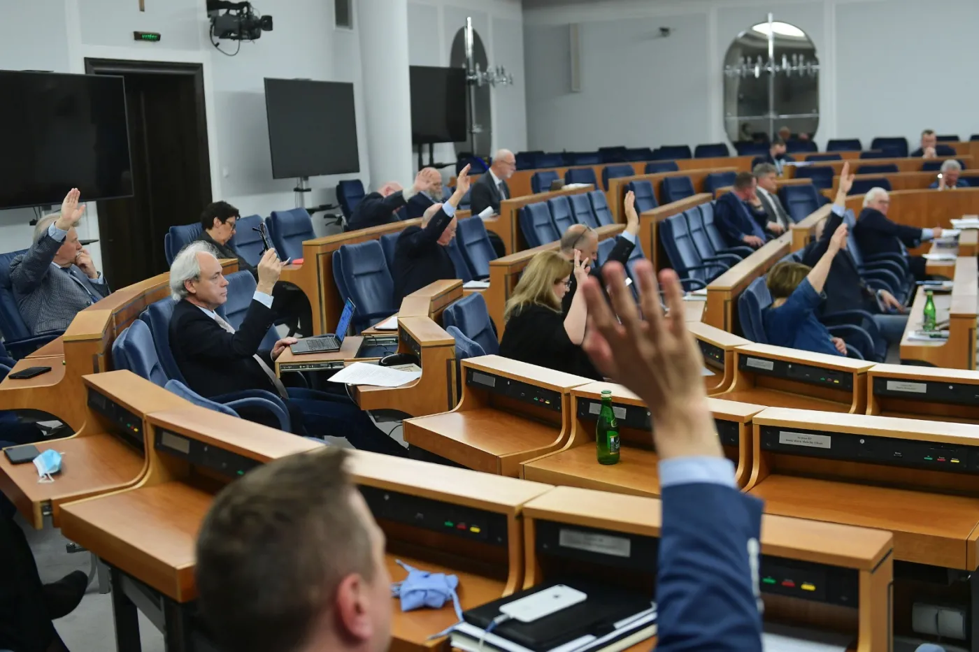 Senat wzywa media publiczne do zapewnienia pełnego obiektywizmu