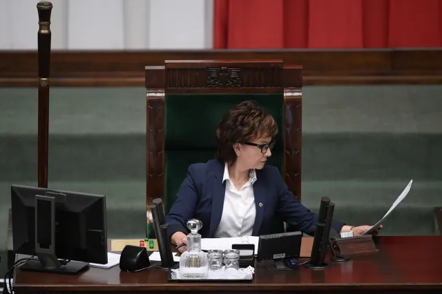 Elżbieta Witek zanosiła się śmiechem w czasie głosowania nad członkami ds. pedofilii. "Śmiałam się z sytuacji"