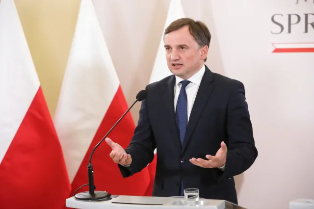Spór o konwencję stambulską a rekonstrukcja gabinetu. PiS trzyma kurs na mniejszy rząd