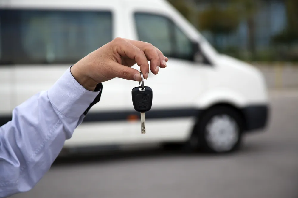 Przewoźnik posiadający w swojej flocie oprócz dużych jednostek transportowych także busy będzie musiał się liczyć z tym, że naruszenia zasad i warunków wykonywania transportu drogowego popełnione przez kierowców tych pojazdów lub popełnione w związku z ich eksploatacją będą miały wpływ na jego dobrą reputację