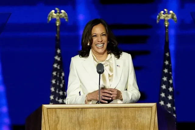 Pierwsza kobieta na stanowisku wiceprezydenta USA. Kim jest Kamala Harris? [SYLWETKA]