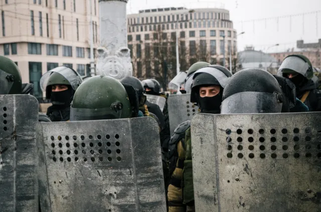 Białoruś: Ponad 300 osób zatrzymanych podczas protestów przeciw Łukaszence