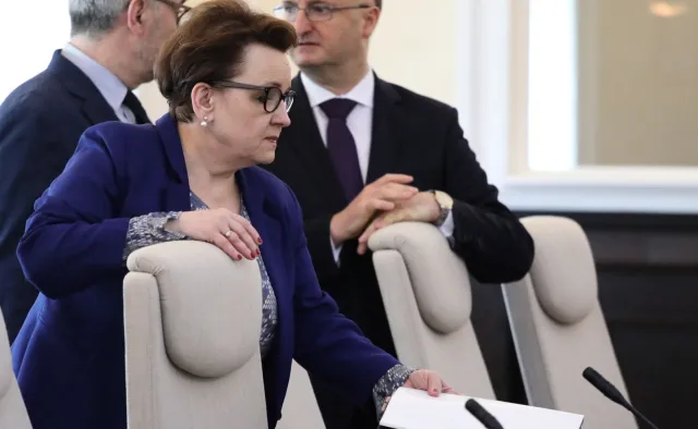 ZNP zawiesza strajk, ale go nie kończy. Zalewska dziękuje Broniarzowi: Decyzja ważna dla uczniów