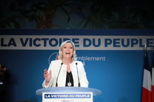 Francja: Partia Le Pen wyprzedza ugrupowanie Macrona [EXIT POLL]