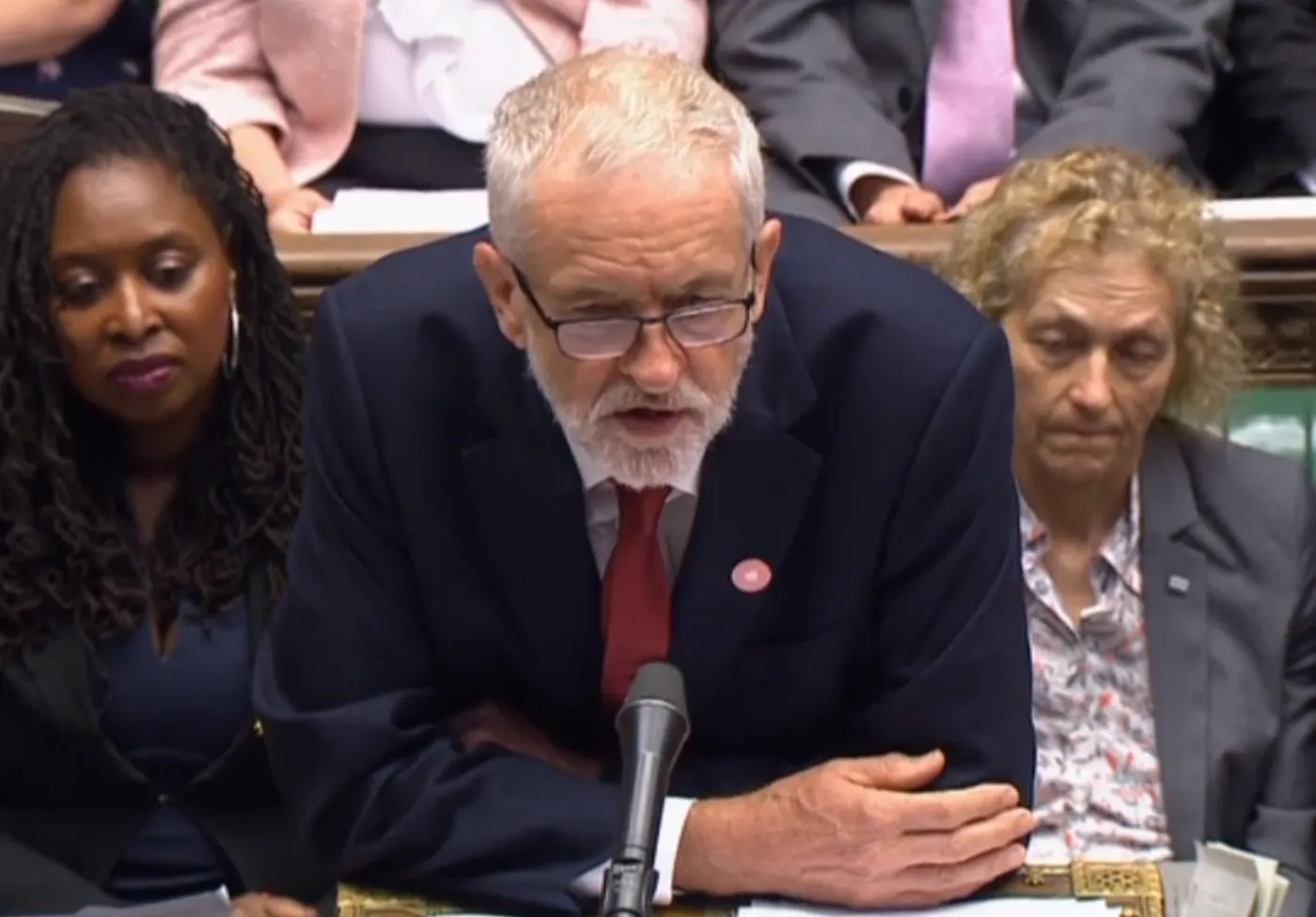 Corbyn: "Nie nabiorę się na te sztuczki Johnsona". Czy brexit będzie opóźniony?